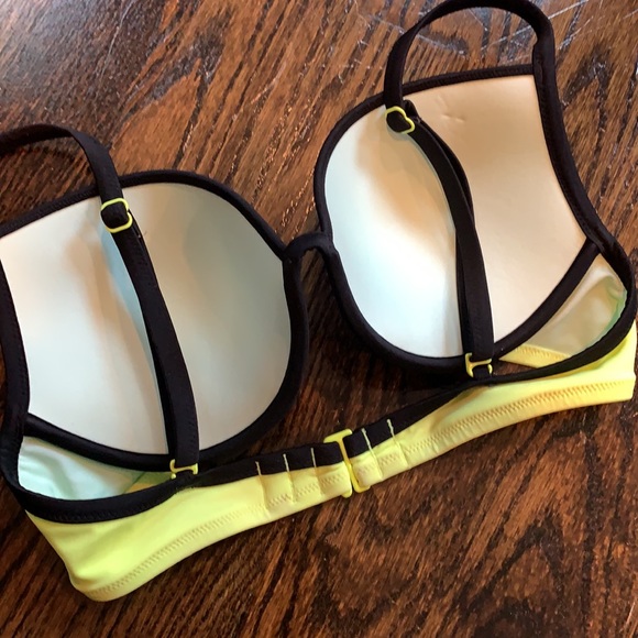 Victoria’s Secret bikini top - Picture 3 of 4